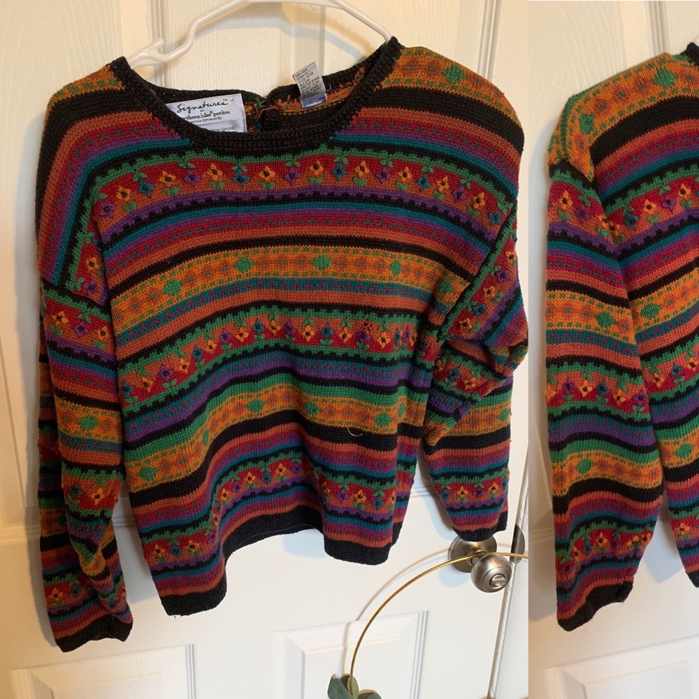 Vintage Embroidered Sweater 🌈